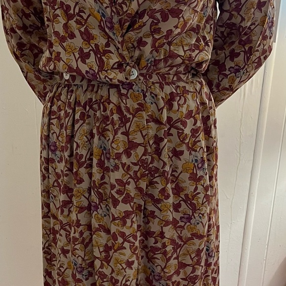 Pure silk women’s dress comes with belt - Picture 2 of 3